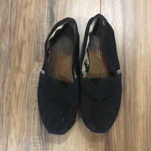 Black TOMS